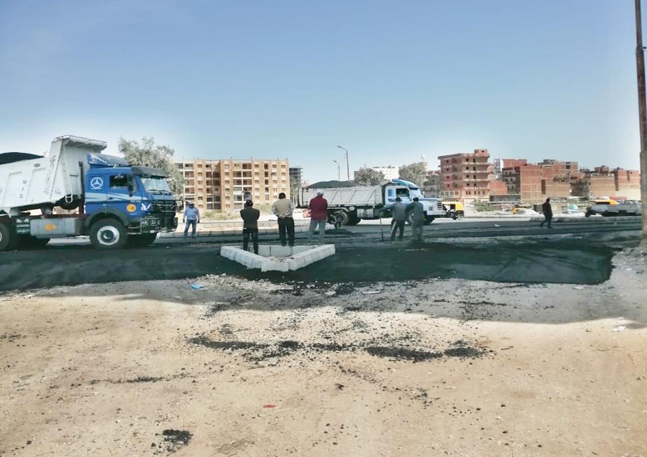 بالصور.. استمرار أعمال رصف الطرق بمدن وقري كفر الشيخ